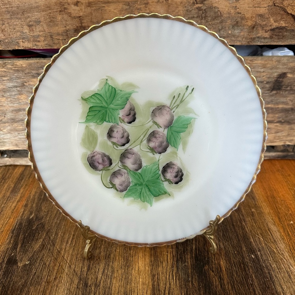 Vintage Mac Beth Evans Petalware Hand Painted Grapes Milk Glass Plate 8”